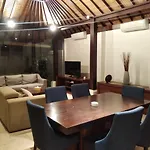 Villa Ininda And Ligaya
